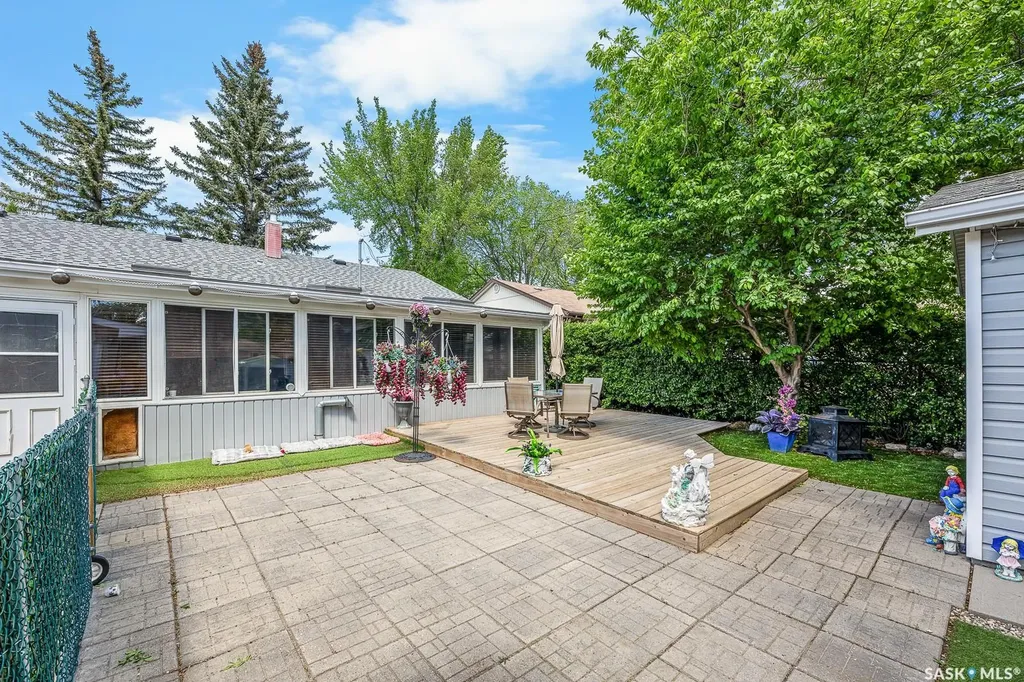 621 20th Avenue E Regina SK S4N 1J9