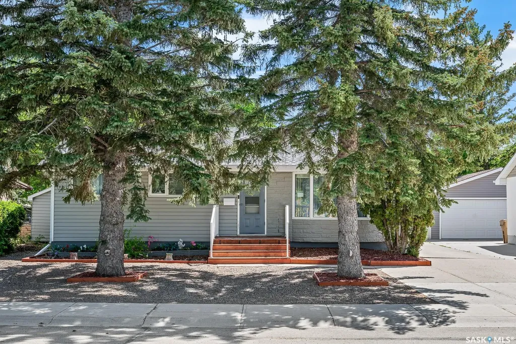 621 20th Avenue E Regina SK S4N 1J9