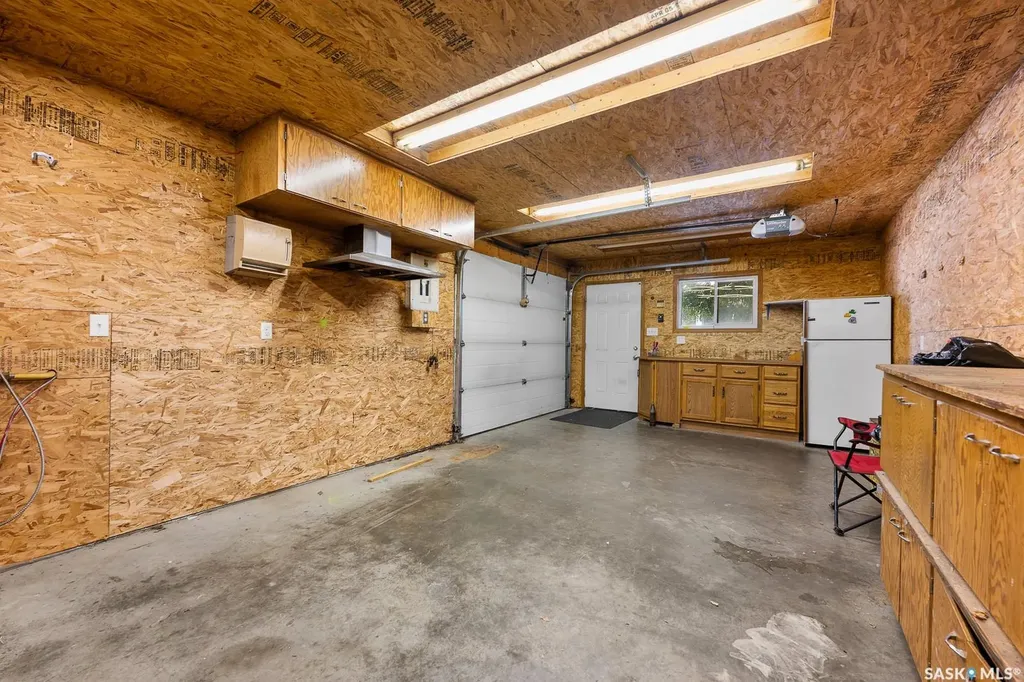621 20th Avenue E Regina SK S4N 1J9