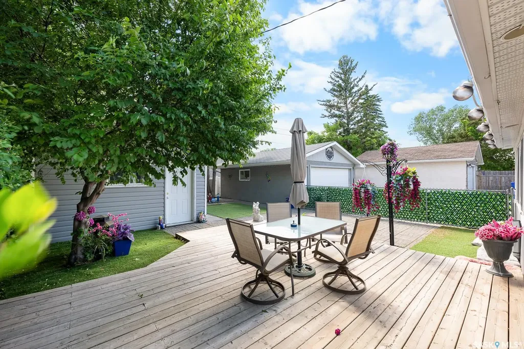 621 20th Avenue E Regina SK S4N 1J9