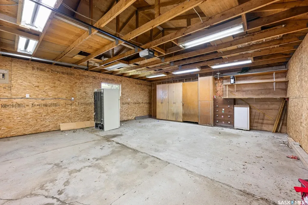 621 20th Avenue E Regina SK S4N 1J9