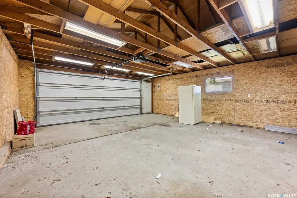 621 20th Avenue E Regina SK S4N 1J9