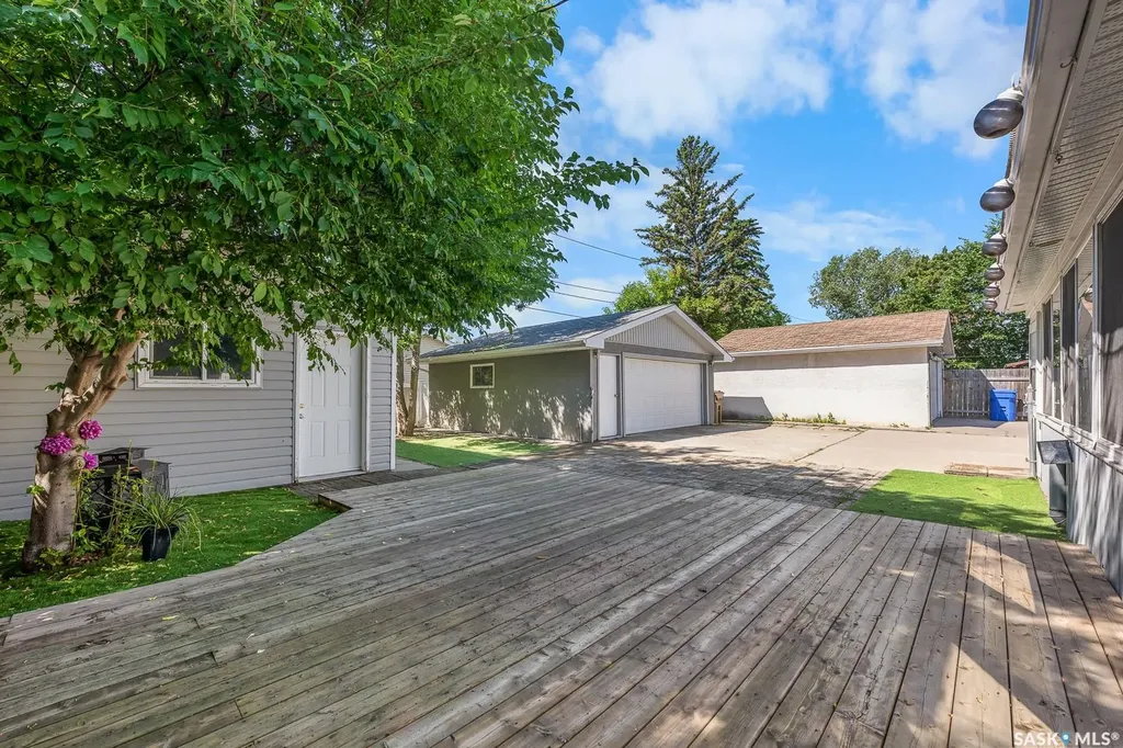 621 20th Avenue E Regina SK S4N 1J9