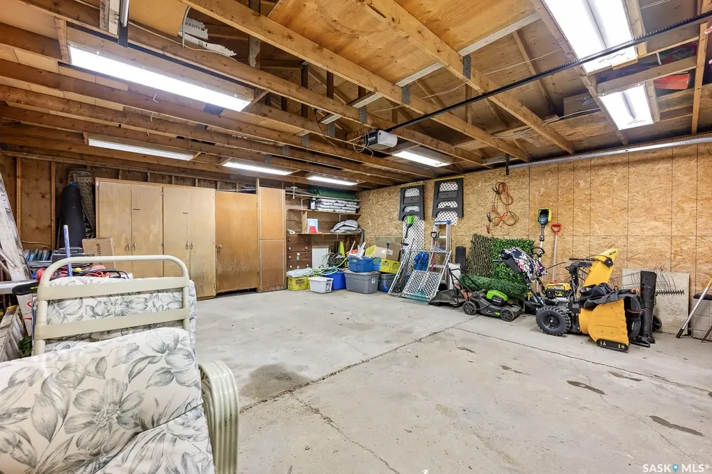 621 20th Avenue E Regina SK S4N 1J9