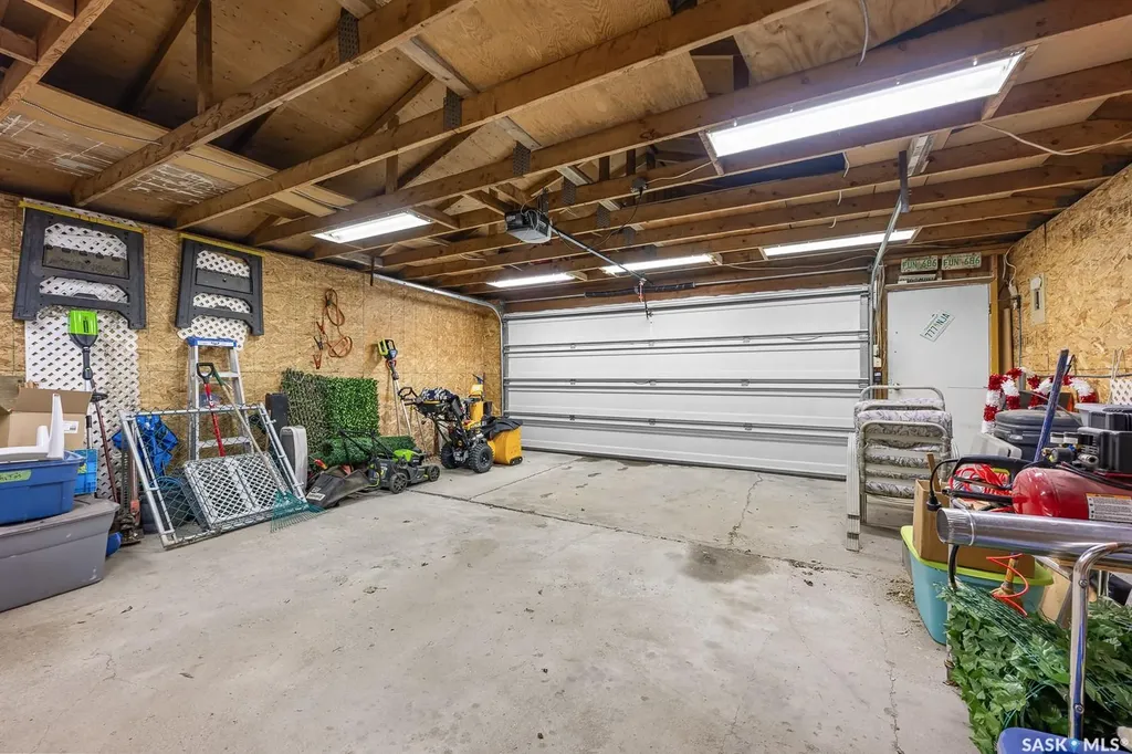 621 20th Avenue E Regina SK S4N 1J9