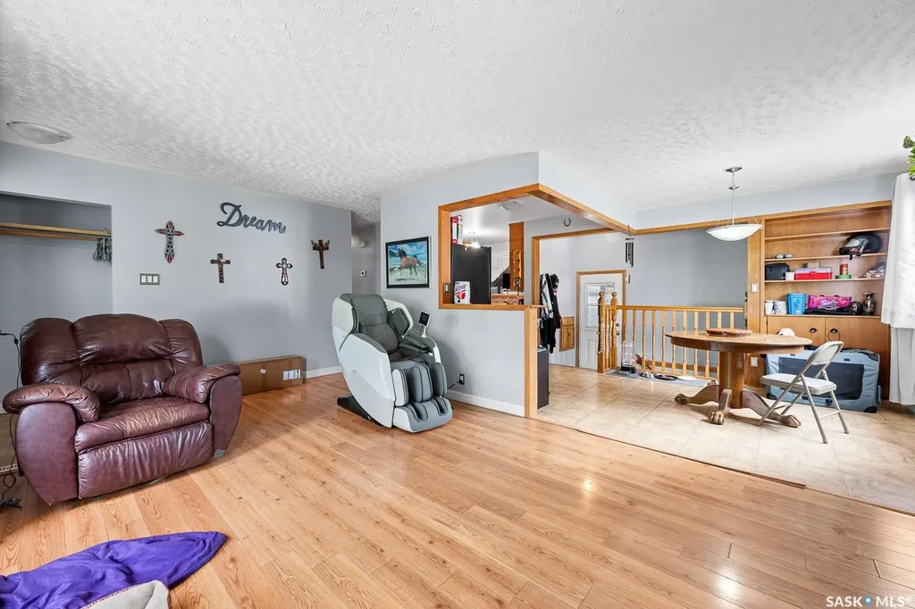 621 20th Avenue E Regina SK S4N 1J9