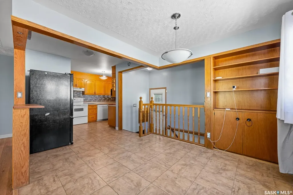 621 20th Avenue E Regina SK S4N 1J9