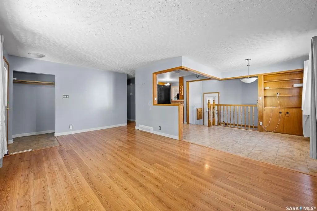 621 20th Avenue E Regina SK S4N 1J9
