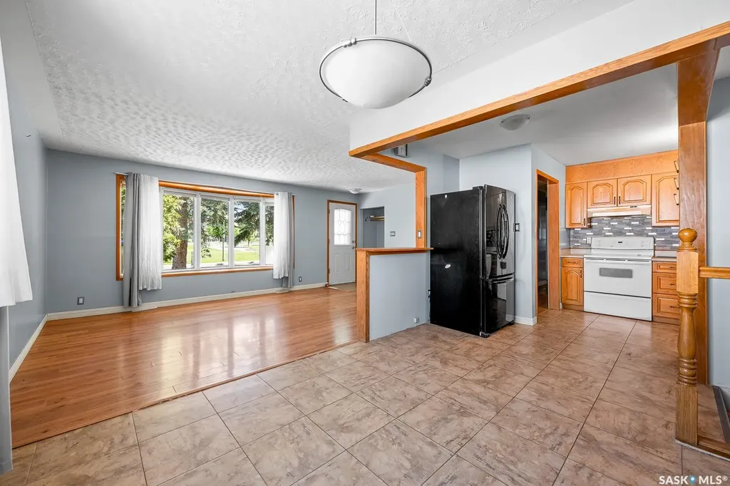 621 20th Avenue E Regina SK S4N 1J9