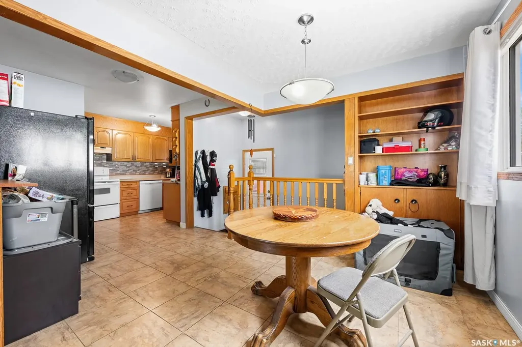 621 20th Avenue E Regina SK S4N 1J9