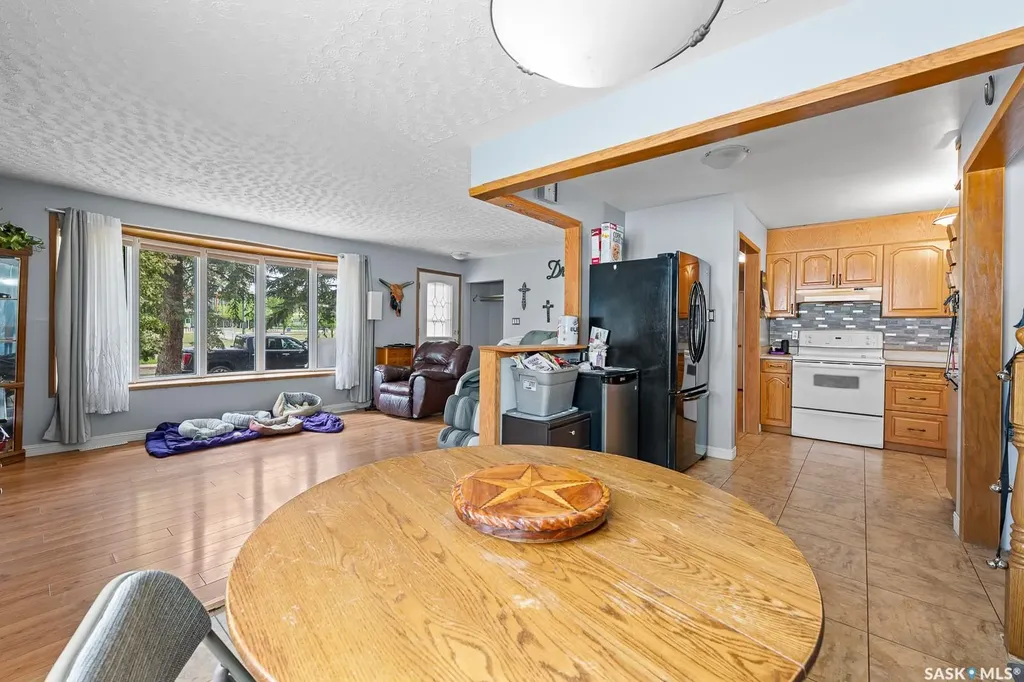 621 20th Avenue E Regina SK S4N 1J9