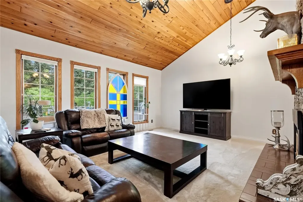 206 Willoughby Crescent Saskatoon SK S7H 4W7