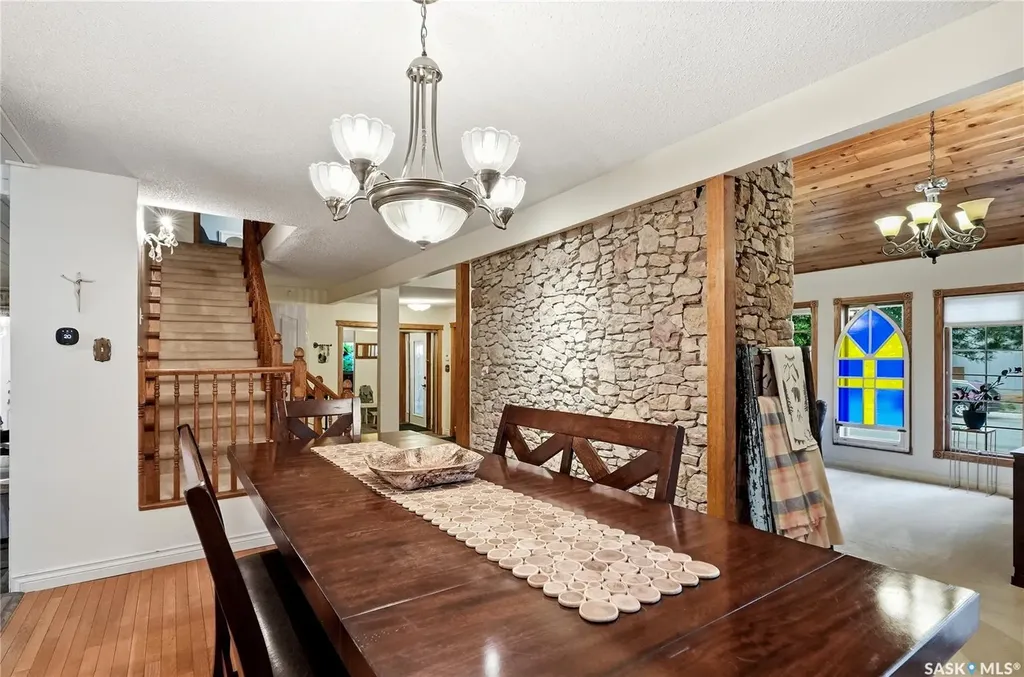 206 Willoughby Crescent Saskatoon SK S7H 4W7