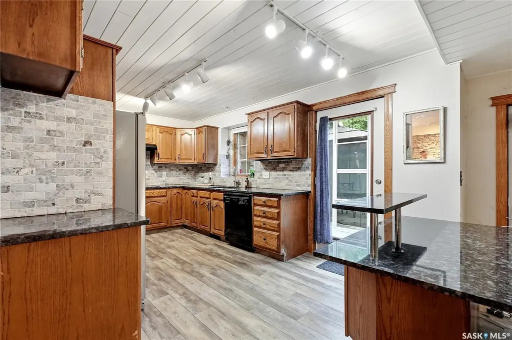 206 Willoughby Crescent Saskatoon SK S7H 4W7