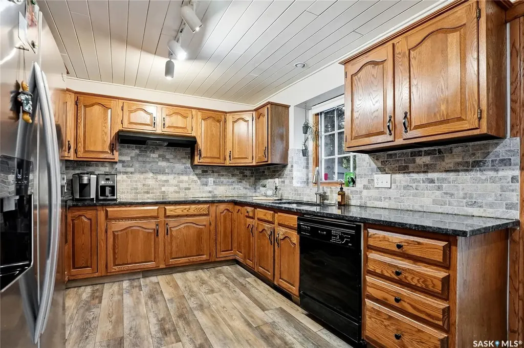 206 Willoughby Crescent Saskatoon SK S7H 4W7