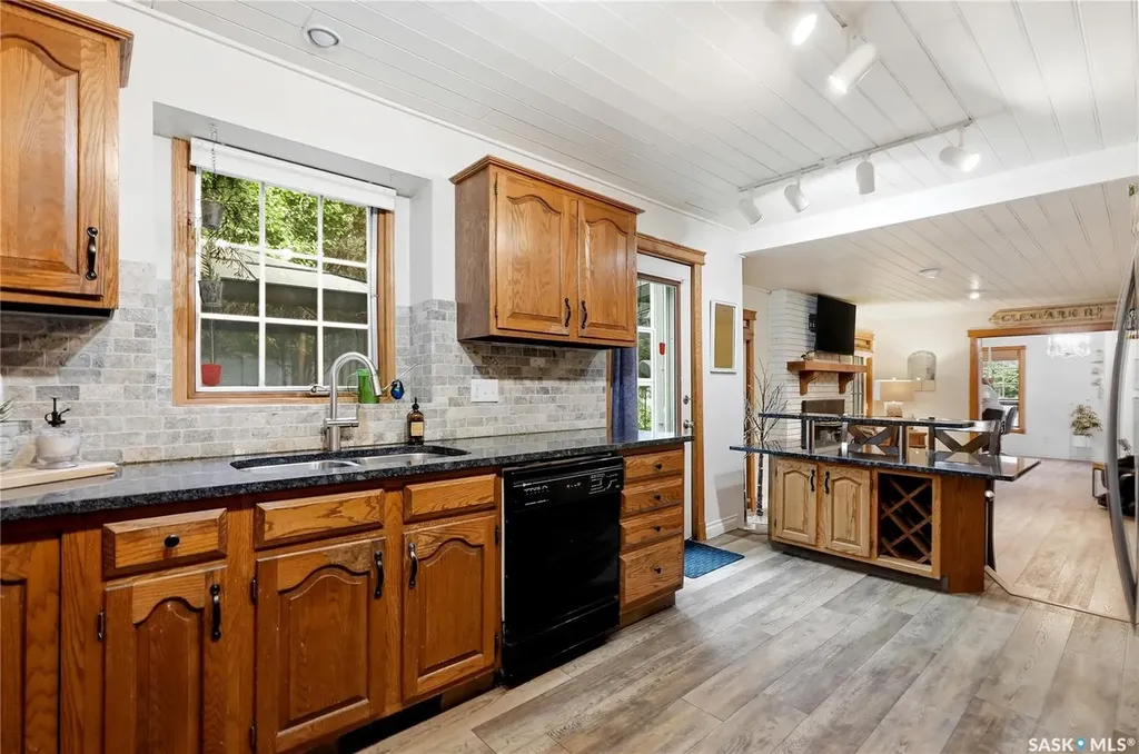 206 Willoughby Crescent Saskatoon SK S7H 4W7