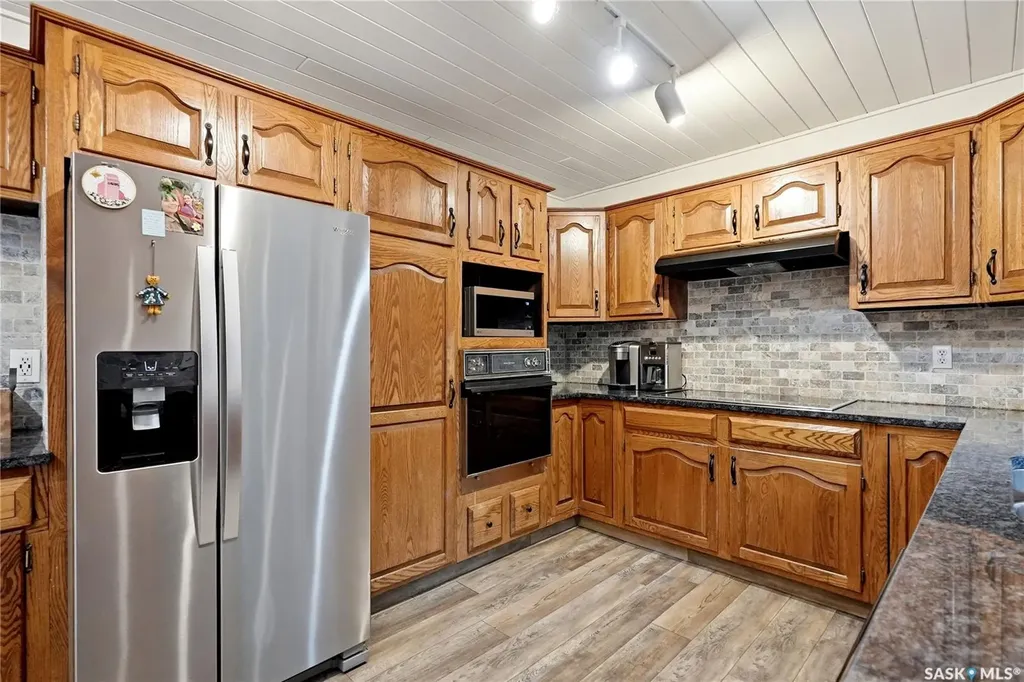 206 Willoughby Crescent Saskatoon SK S7H 4W7