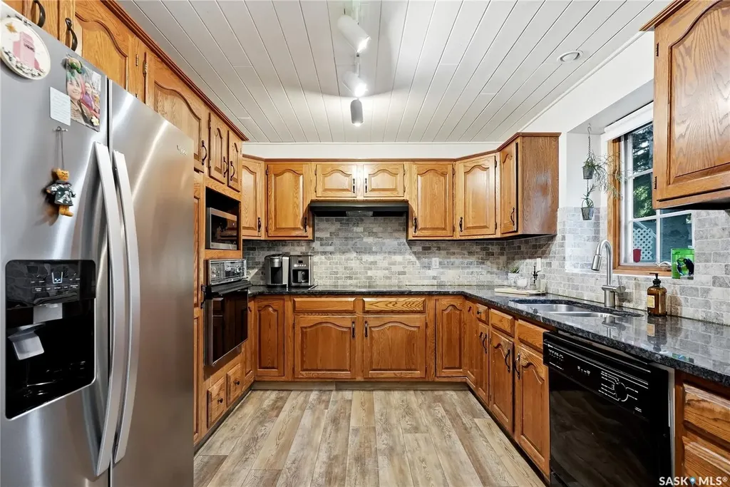 206 Willoughby Crescent Saskatoon SK S7H 4W7