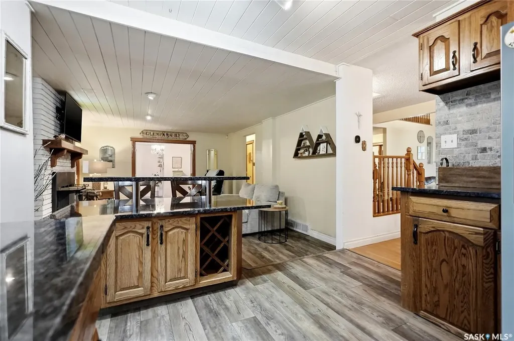 206 Willoughby Crescent Saskatoon SK S7H 4W7