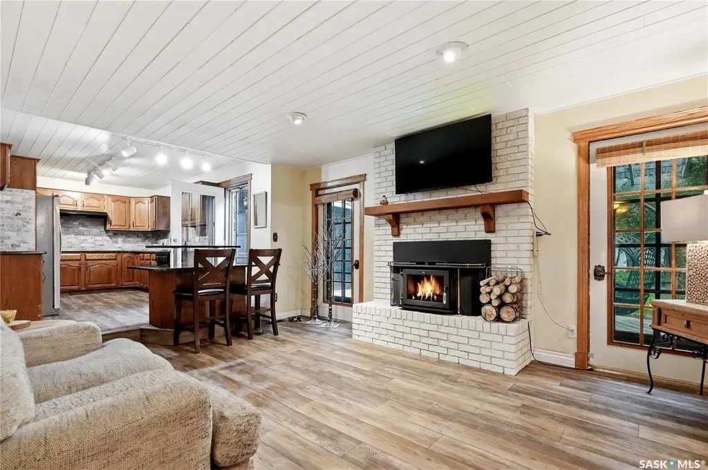 206 Willoughby Crescent Saskatoon SK S7H 4W7