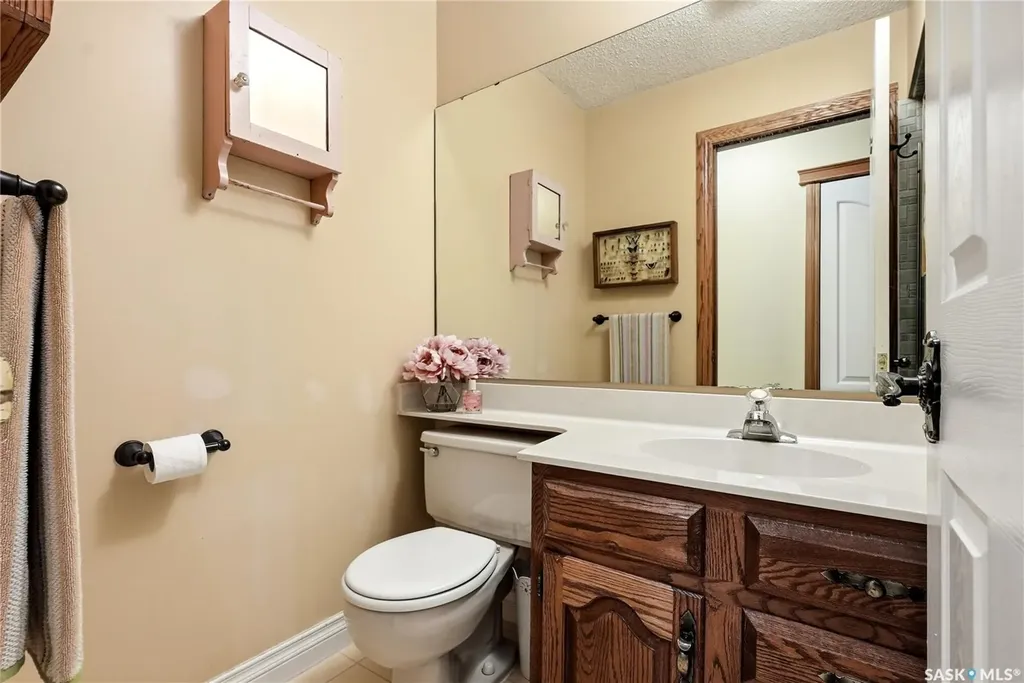 206 Willoughby Crescent Saskatoon SK S7H 4W7