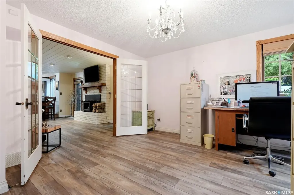 206 Willoughby Crescent Saskatoon SK S7H 4W7