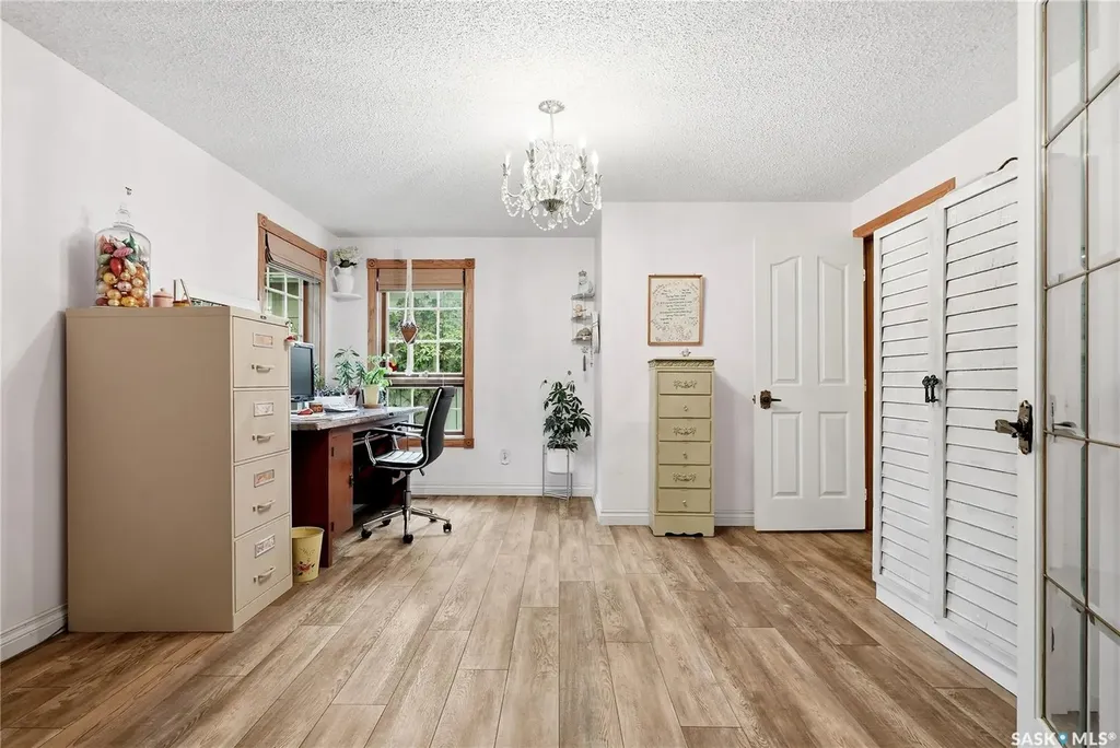 206 Willoughby Crescent Saskatoon SK S7H 4W7
