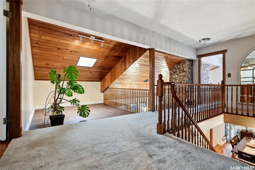 206 Willoughby Crescent Saskatoon SK S7H 4W7