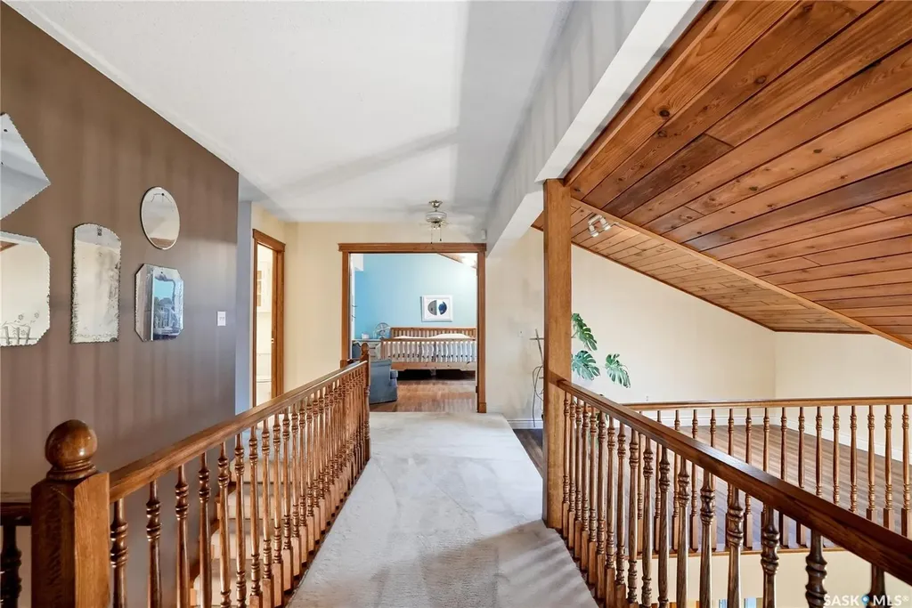 206 Willoughby Crescent Saskatoon SK S7H 4W7