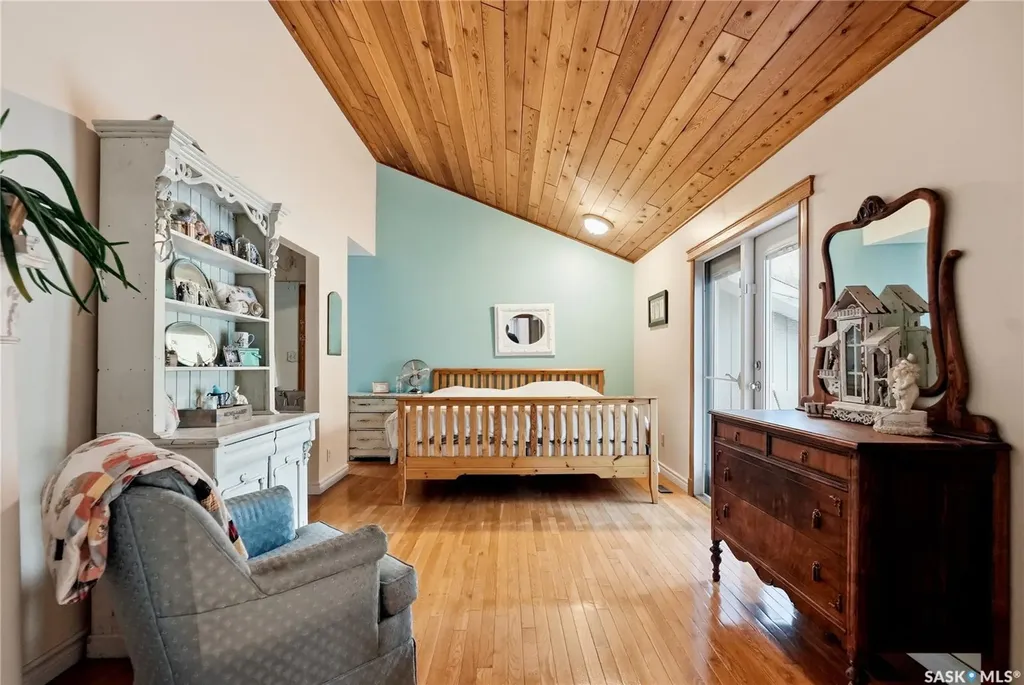 206 Willoughby Crescent Saskatoon SK S7H 4W7
