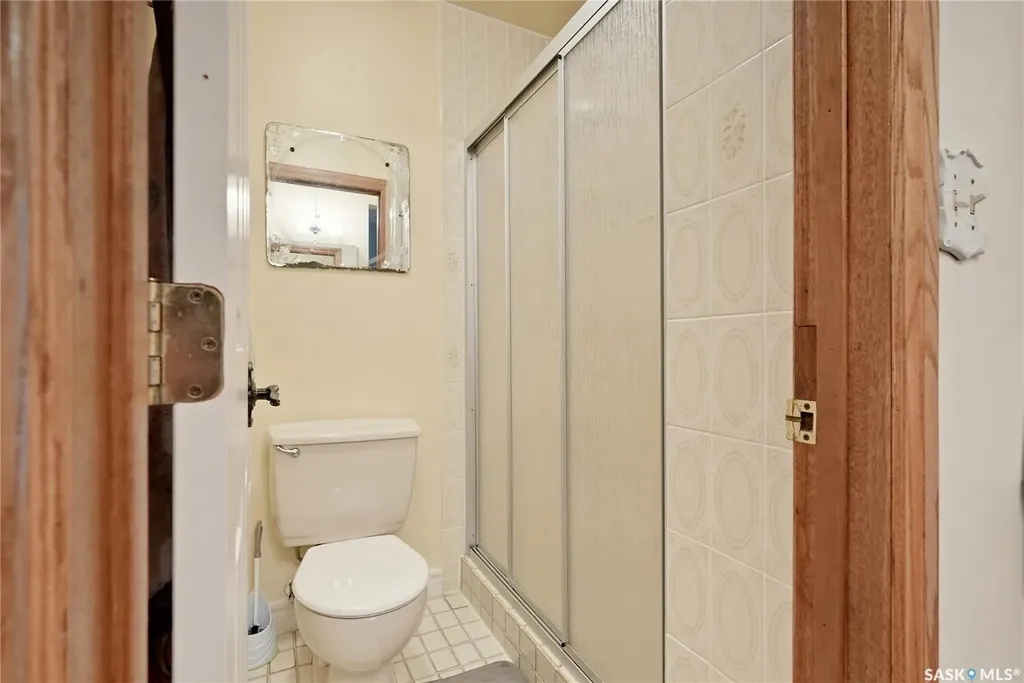 206 Willoughby Crescent Saskatoon SK S7H 4W7