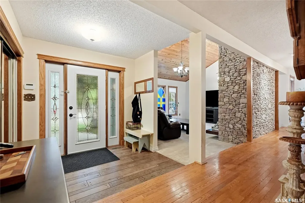 206 Willoughby Crescent Saskatoon SK S7H 4W7