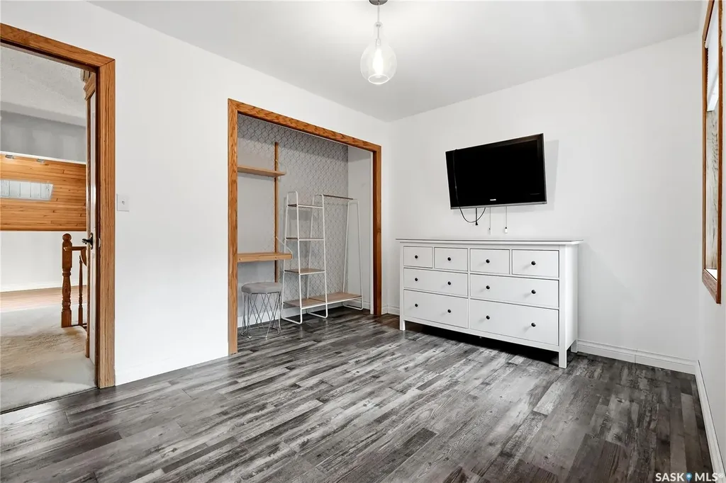 206 Willoughby Crescent Saskatoon SK S7H 4W7
