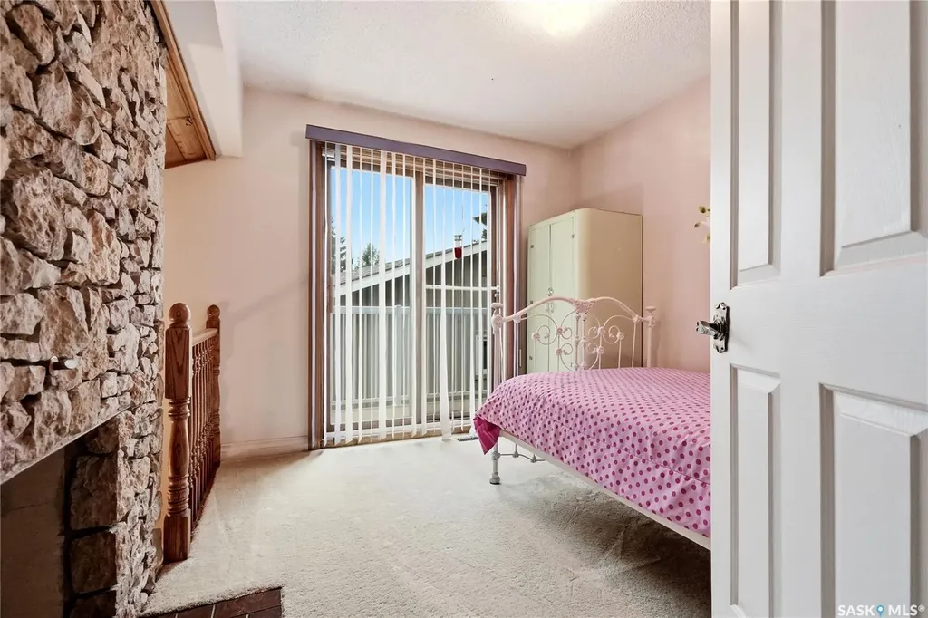 206 Willoughby Crescent Saskatoon SK S7H 4W7