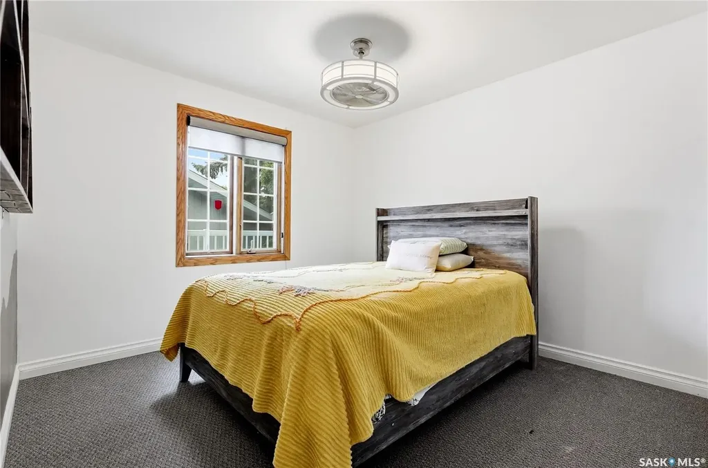 206 Willoughby Crescent Saskatoon SK S7H 4W7