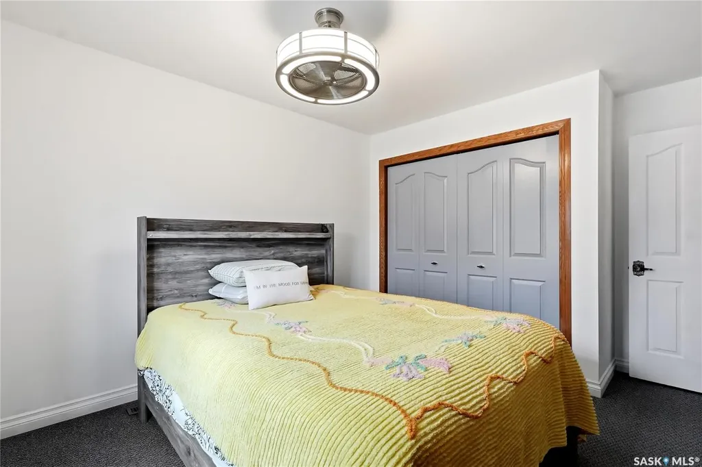 206 Willoughby Crescent Saskatoon SK S7H 4W7