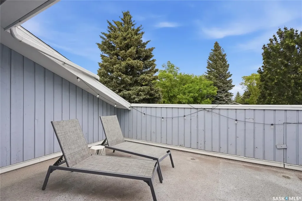 206 Willoughby Crescent Saskatoon SK S7H 4W7