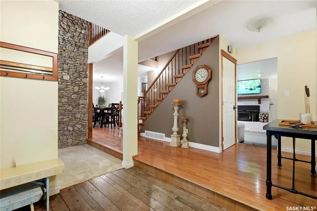 206 Willoughby Crescent Saskatoon SK S7H 4W7