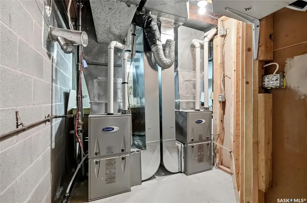 206 Willoughby Crescent Saskatoon SK S7H 4W7