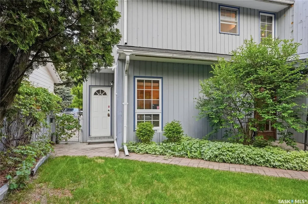 206 Willoughby Crescent Saskatoon SK S7H 4W7