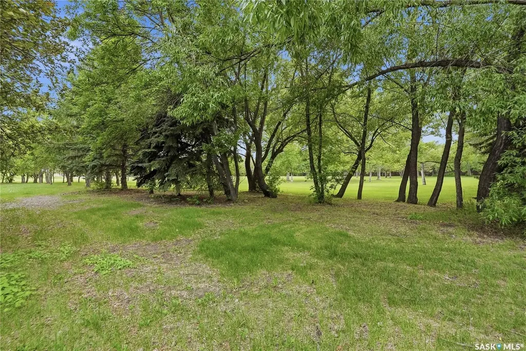 206 Willoughby Crescent Saskatoon SK S7H 4W7
