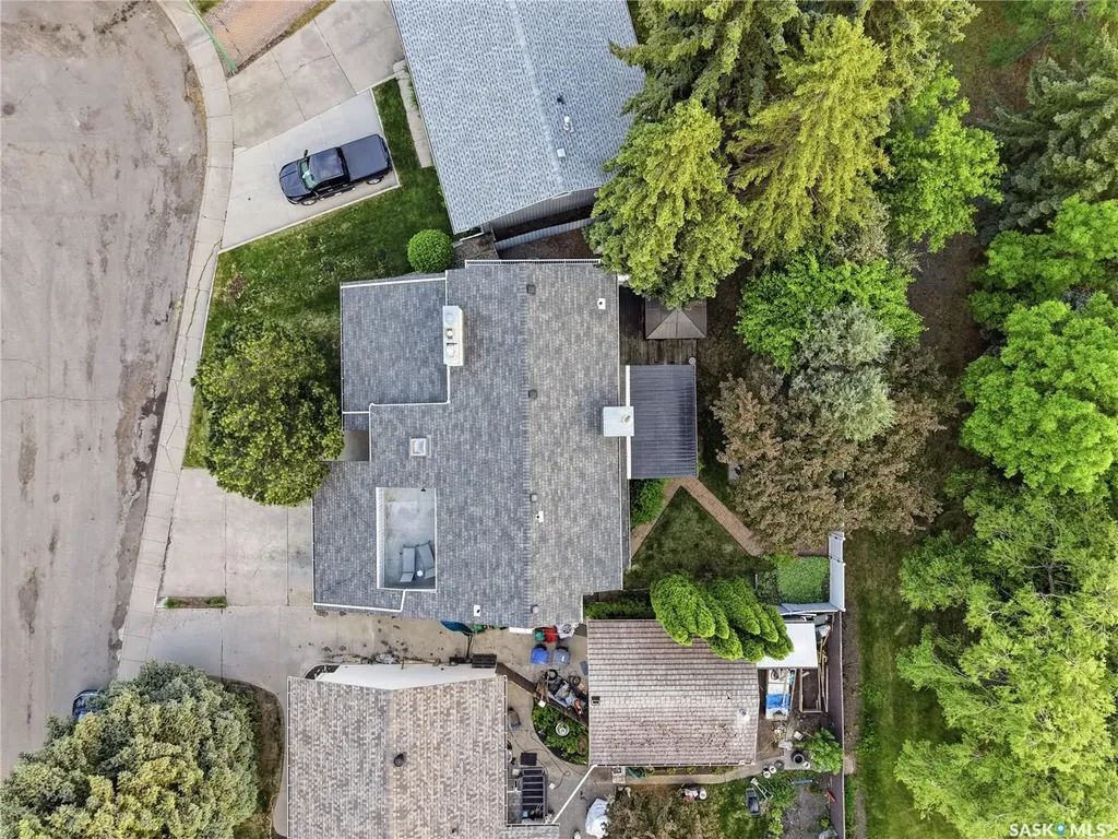 206 Willoughby Crescent Saskatoon SK S7H 4W7