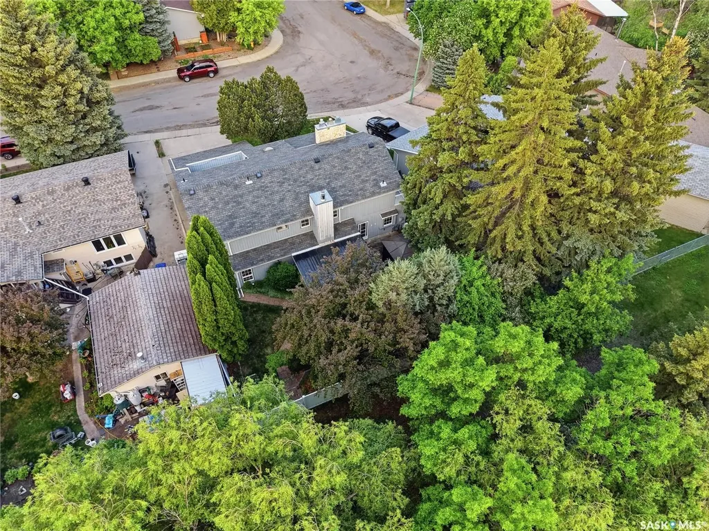 206 Willoughby Crescent Saskatoon SK S7H 4W7