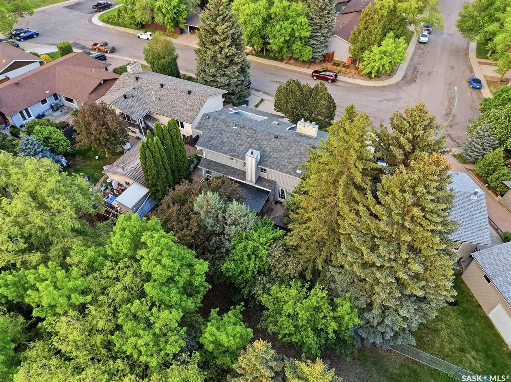 206 Willoughby Crescent Saskatoon SK S7H 4W7