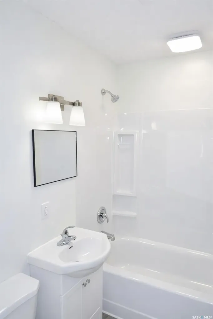 1436 E Avenue N Saskatoon SK S7L 1T6