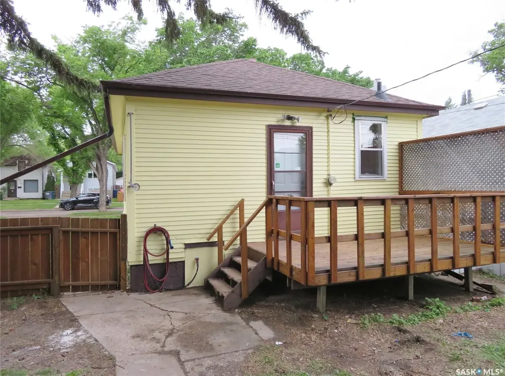 1436 E Avenue N Saskatoon SK S7L 1T6