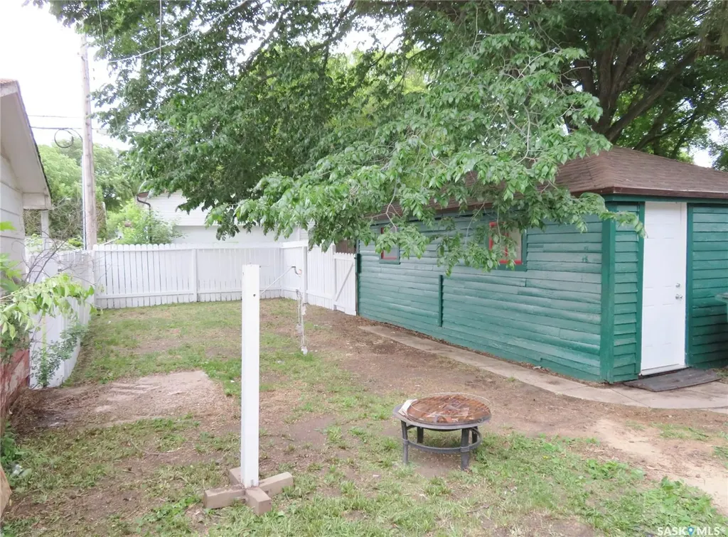 1436 E Avenue N Saskatoon SK S7L 1T6
