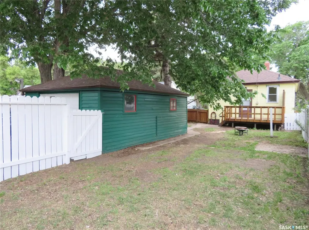 1436 E Avenue N Saskatoon SK S7L 1T6