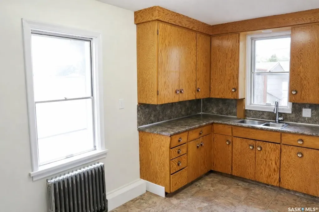 1436 E Avenue N Saskatoon SK S7L 1T6