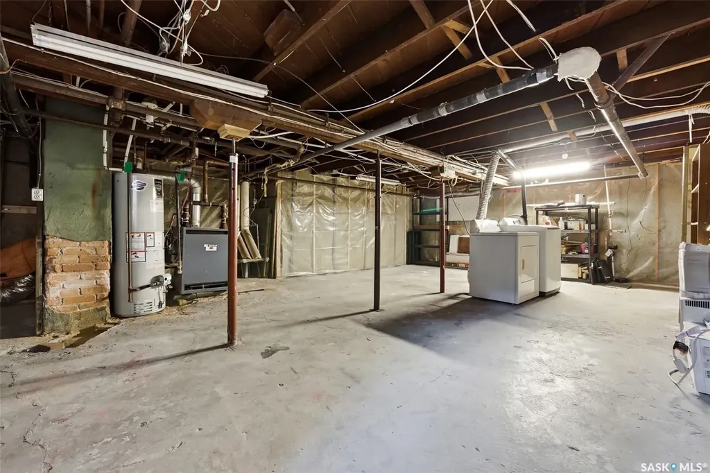 2026 Garnet Street Regina SK S4T 2Z6